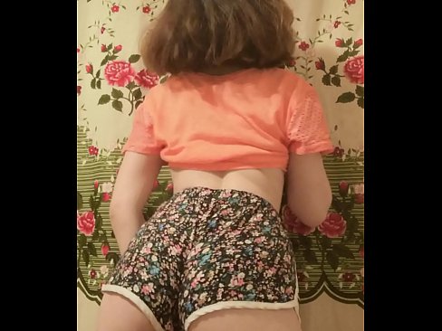 ❤️ Sexig ung babe som strippar av sig sina shorts inför kameran ️❌ Porno at us