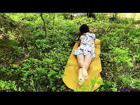 ❤️ Stranger on Tinder Masturbates My Pussy and Fucks Passionately in the woods (En främling på Tinder onanerar min fitta och knullar passionerat i skogen) ️❌ Porno at us