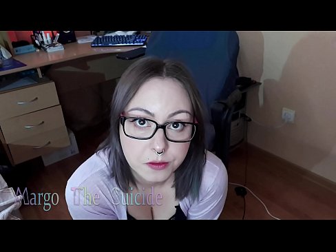 ❤️ Sexig tjej med glasögon suger Dildo djupt på kamera ️❌ Porno at us